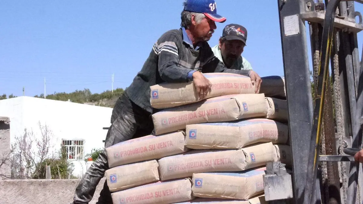 1 PARA NOTA Entregan 82 toneladas de cemento subsidiado